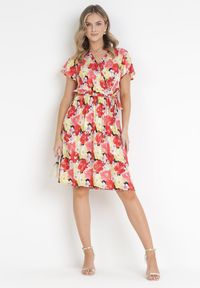 Born2be - Żółto-Czerwona Rozkloszowana Sukienka z Metaliczną Nitką i Wiązanym Paskiem Noldan. Kolor: czerwony. Materiał: wiskoza, materiał, tkanina. Wzór: kwiaty #5