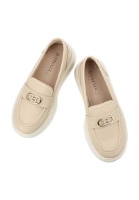 Półbuty damskie Vinceza, ze skóry naturalnej licowej ozdobna klamra wygodna platforma styl casual, beżowe, 39974. Okazja: na co dzień. Zapięcie: klamry. Kolor: beżowy. Materiał: skóra. Wzór: aplikacja. Obcas: na platformie. Styl: casual #2