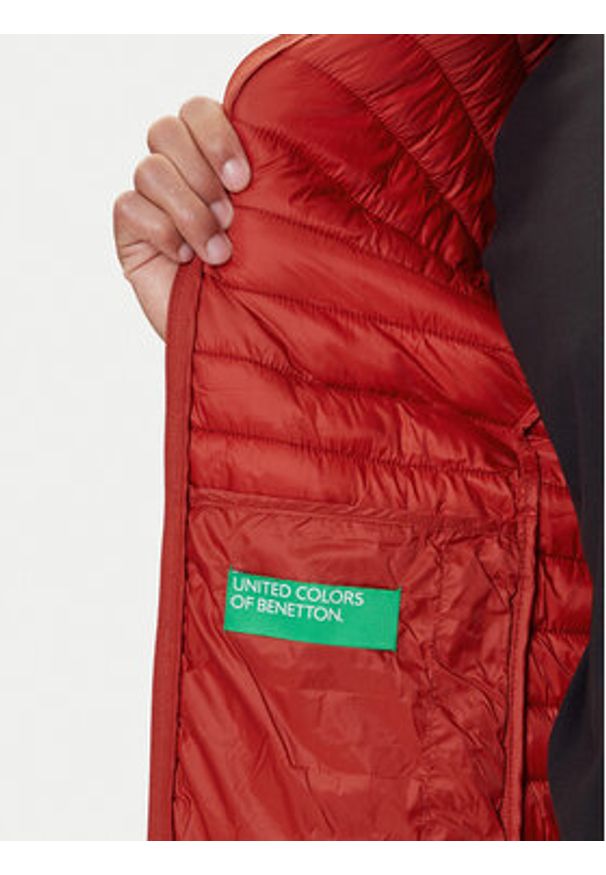 United Colors of Benetton - United Colors Of Benetton Kurtka przejściowa 2TWDUN06I Bordowy Regular Fit. Kolor: czerwony. Materiał: syntetyk