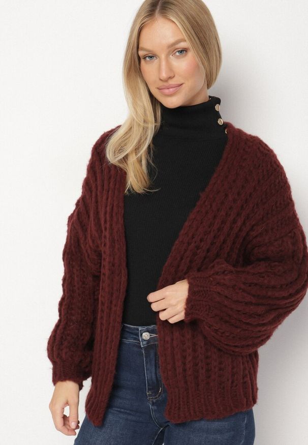 Born2be - Bordowy Niezapinany Kardigan Oversize z Domieszką Wełny i Wiskozy Tianavia. Okazja: na co dzień. Kolor: czerwony. Materiał: wełna, wiskoza. Długość: długie. Styl: casual