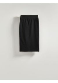 Reserved - Gładka spódnica midi - czarny. Kolor: czarny. Materiał: dzianina, wiskoza. Wzór: gładki #1