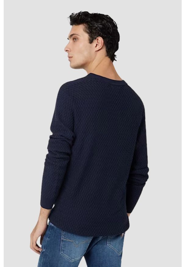 Guess - GUESS Granatowy sweter męski Davin Cn Ls, Rozmiar M. Kolor: niebieski. Materiał: bawełna. Długość rękawa: długi rękaw. Długość: długie. Wzór: bez wzorów. Styl: elegancki, klasyczny