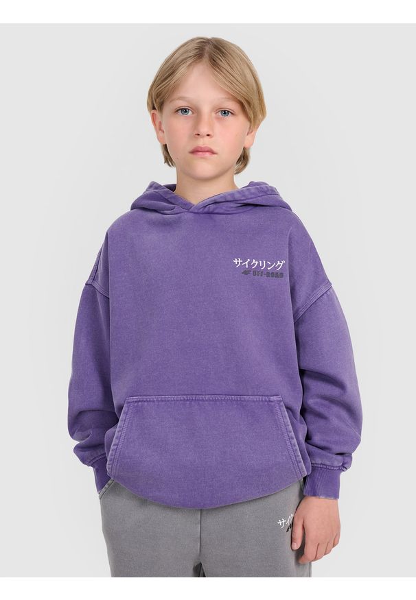 4f - 4F Bluza dresowa nierozpinana z kapturem chłopięca - fioletowa 158 (12-13 lat). Okazja: na co dzień. Typ kołnierza: kaptur. Kolor: fioletowy. Materiał: dresówka. Wzór: gładki, ze splotem. Sezon: lato. Styl: sportowy, klasyczny, casual, vintage