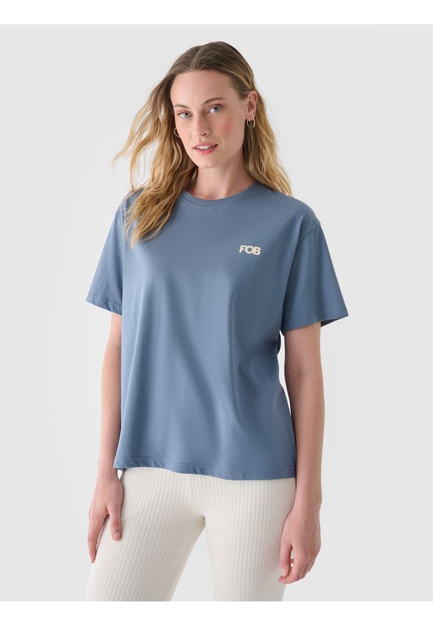 4f - 4F T-shirt regular z nadrukiem damski - granatowy XXL. Okazja: na co dzień. Kolor: niebieski. Materiał: skóra, jersey, dzianina, bawełna, materiał. Długość rękawa: krótki rękaw. Długość: krótkie. Wzór: nadruk. Styl: sportowy, klasyczny, casual