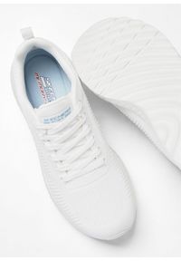 bonprix - Sneakersy Skechers z pianką Memory. Kolor: biały