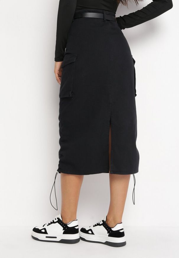 Born2be - Czarna Spódnica Cargo Midi ze Ściągaczami i Paskiem Elsane. Kolor: czarny