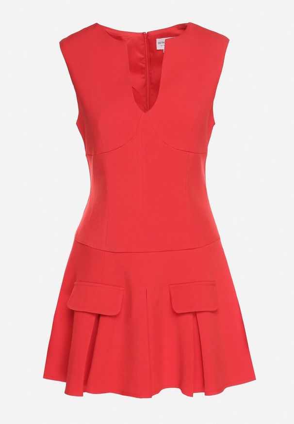 Born2be - Czerwona Rozkloszowana Sukienka z Wycięciem przy Dekolcie Atarinea. Okazja: na co dzień. Kolor: czerwony. Wzór: aplikacja. Typ sukienki: proste. Styl: casual