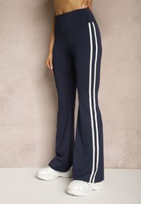 Renee - Granatowe Legginsy Flare High Waist z Marszczeniem i Lampasami Kirsena. Okazja: na co dzień. Stan: podwyższony. Kolor: niebieski. Styl: casual, elegancki