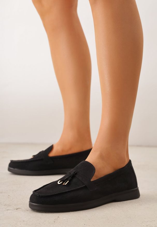 Renee - Czarne Mokasyny VICES Casualowe ze Skórzaną Wkładką i Metalowymi Ozdobami Dinsmore. Okazja: na co dzień. Nosek buta: okrągły. Kolor: czarny. Materiał: skóra. Wzór: aplikacja. Obcas: na obcasie. Styl: casual. Wysokość obcasa: niski