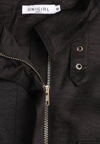 Born2be - Czarna Kurtka Typu Bomberka z Kołnierzykiem i Regulacją przy Mankietach Tellavan. Okazja: na co dzień. Kolor: czarny. Materiał: poliester, jeans. Styl: casual #6