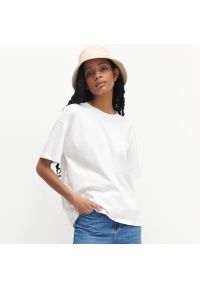 Reserved - T-shirt oversize - Biały. Kolor: biały