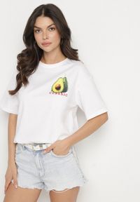 Born2be - Biały T-shirt z Bawełną i Motywem Awokado Addixa. Okazja: na co dzień. Kolor: biały. Materiał: bawełna. Styl: klasyczny, casual #7