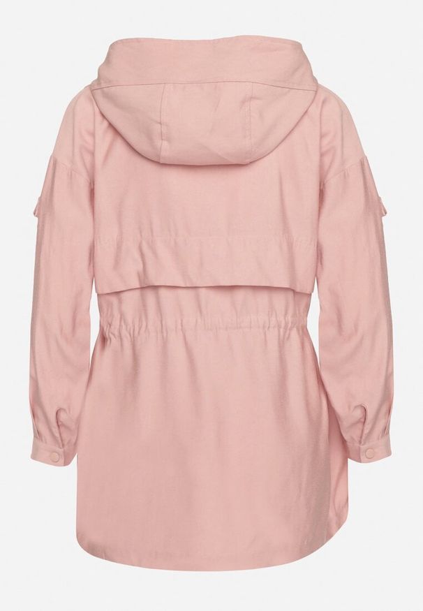 Born2be - Różowa Kurtka Parka z Nieodpinanym Kapturem i Troczkiem w Pasie Mevarie. Okazja: na co dzień. Kolor: różowy. Materiał: jeans. Wzór: aplikacja. Styl: casual, sportowy