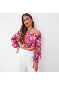 Mohito - Bluzka hiszpanka w kwiaty - Wielobarwny. Typ kołnierza: dekolt hiszpanka. Wzór: kwiaty #1