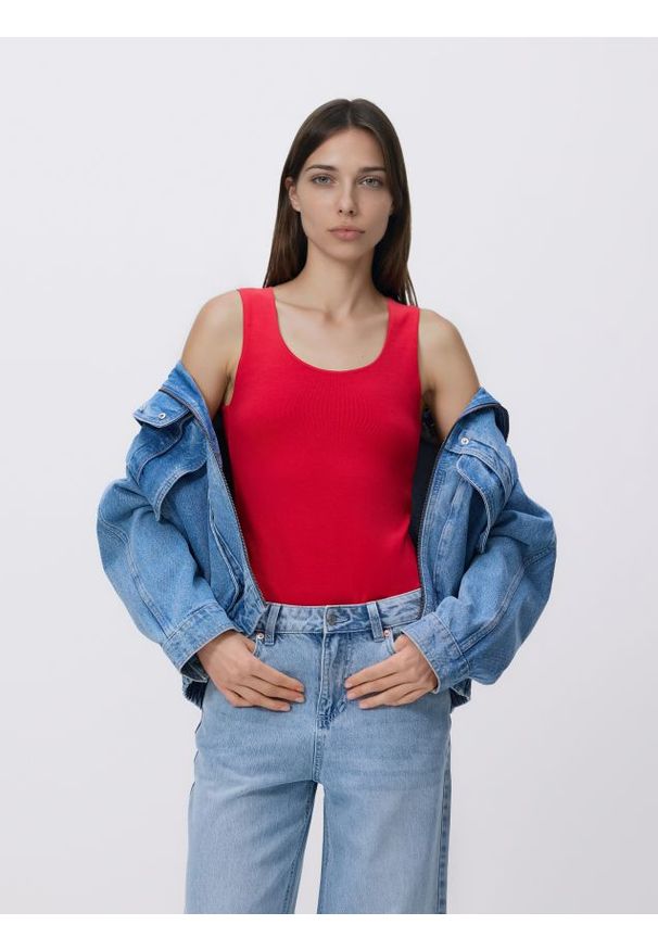 Reserved - Top z modalem - czerwony. Kolor: czerwony. Materiał: dzianina, bawełna