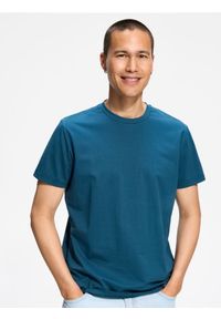 Reserved - Gładki t-shirt regular fit - granatowy. Kolor: niebieski. Materiał: bawełna, dzianina. Wzór: gładki #1