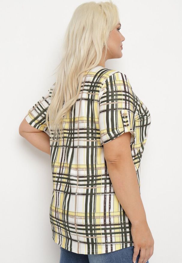Born2be - Żółto-Beżowa Bluzka w Kratę z Guzikami i Kieszonką Alerasi. Kolor: żółty. Styl: klasyczny, elegancki