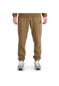 Spodnie New Balance MP31539DHE - brązowe. Kolor: brązowy. Materiał: bawełna, dresówka, poliester, tkanina