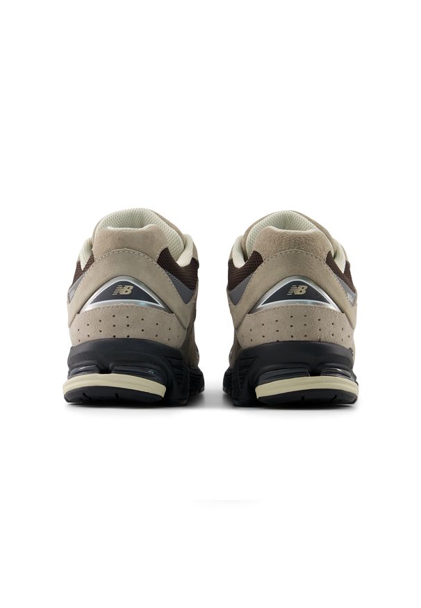 Buty unisex New Balance U2002RO – beżowe. Kolor: beżowy. Materiał: zamsz, guma. Szerokość cholewki: normalna