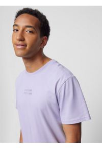 outhorn - T-shirt z haftem męski - fioletowy. Kolor: fioletowy. Materiał: materiał, bawełna, dzianina. Wzór: haft #7