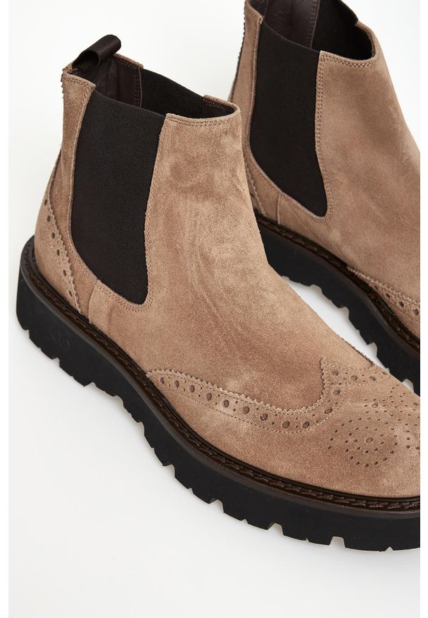 Półbuty męskie zamszowe CESARE CASADEI. Materiał: zamsz