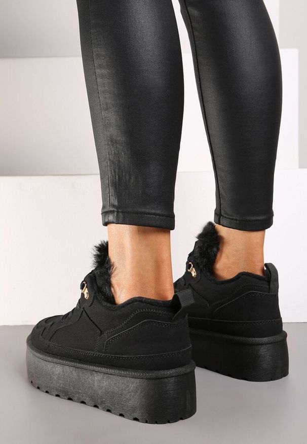 Born2be - Czarne Sneakersy Vices w Stylu Śniegowców na Platformie z Ozdobnym Futerkiem Nalirea. Okazja: na co dzień. Zapięcie: sznurówki. Kolor: czarny. Materiał: futro. Sezon: zima. Obcas: na platformie