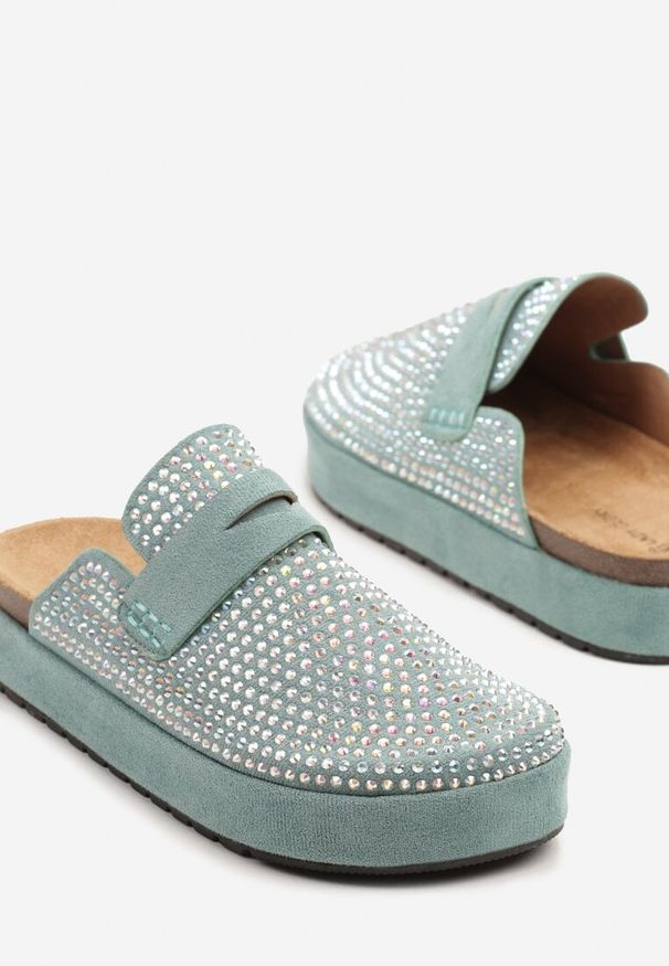 Born2be - Zielone Klapki z Ażurową Cholewką i Paskiem Aluselle. Okazja: na co dzień. Kolor: zielony. Materiał: jeans. Wzór: ażurowy. Sezon: lato, wiosna. Obcas: na obcasie. Styl: casual. Wysokość obcasa: średni