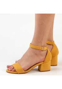 Żółte sandały damskie Vinceza 17181 Obcas. Kolor: żółty. Materiał: zamsz. Obcas: na obcasie. Wysokość obcasa: średni