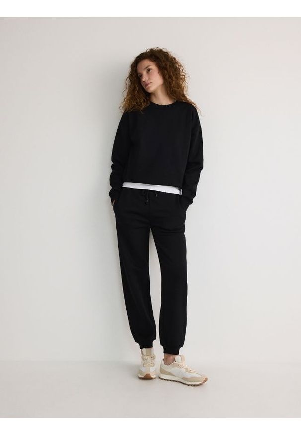 Reserved - Dresowe spodnie jogger z bawełną - czarny. Kolor: czarny. Materiał: bawełna, dresówka