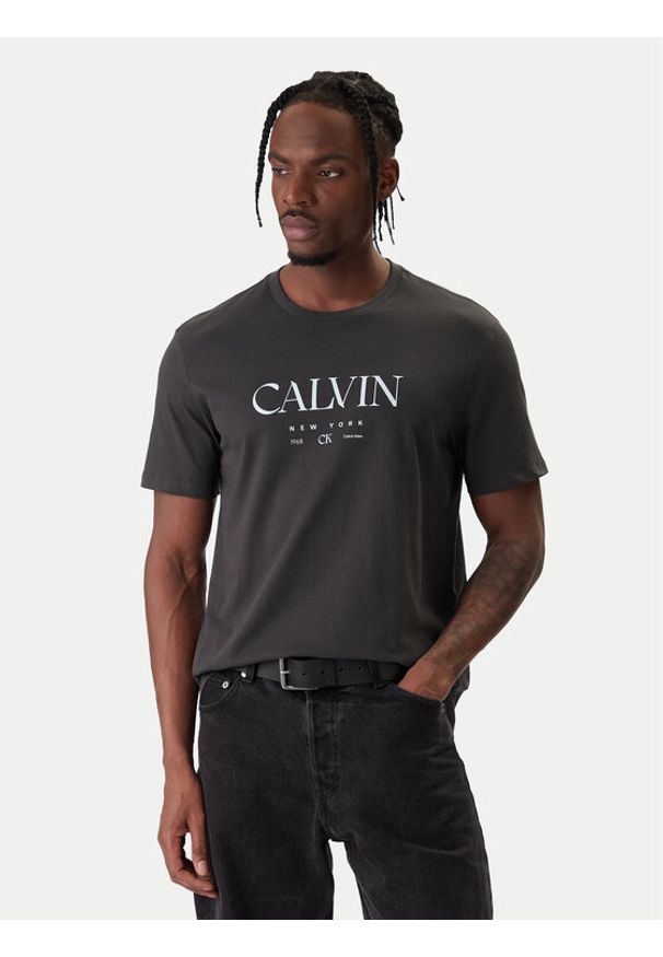 Calvin Klein T-Shirt LV04RE807G Szary Regular Fit. Kolor: szary. Materiał: bawełna
