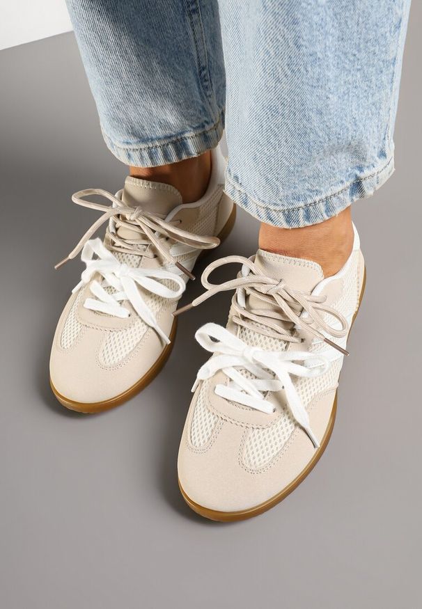 Renee - Beżowe Sneakersy w Stylu Tenisówek Ozdobione Geometrycznym Wzorem Teloriella. Okazja: na co dzień. Zapięcie: sznurówki. Kolor: beżowy. Materiał: jeans. Wzór: aplikacja, geometria