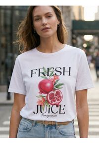 Sinsay - Bawełniana koszulka z nadrukiem - biały. Kolor: biały. Materiał: bawełna. Wzór: nadruk #1