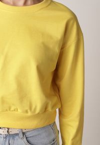 Born2be - Żółta Bluza z Dodatkiem Bawełny Wykończona Ściągaczami Evilaya. Okazja: na co dzień. Kolor: żółty. Materiał: bawełna. Długość rękawa: długi rękaw. Długość: długie. Styl: casual, sportowy #4
