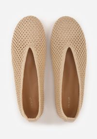 Renee - Ciemnobeżowe Balerinki VICES z Plecioną Cholewką Mahala. Okazja: na co dzień. Kolor: beżowy. Szerokość cholewki: normalna. Styl: boho, casual, elegancki #8