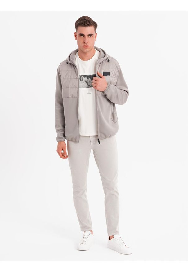 Ombre Clothing - Męska lekka kurtka z łączonych materiałów z kapturem i ozdobnym pikowaniem – popielata V3. Okazja: na co dzień. Typ kołnierza: kaptur. Kolor: szary. Materiał: materiał. Wzór: aplikacja. Styl: casual
