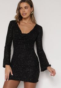 Born2be - Czarna Fakturowana Sukienka o Dopasowanym Kroju z Dekoltem Woda Silwedina. Typ kołnierza: dekolt woda. Kolor: czarny. Typ sukienki: oversize #5