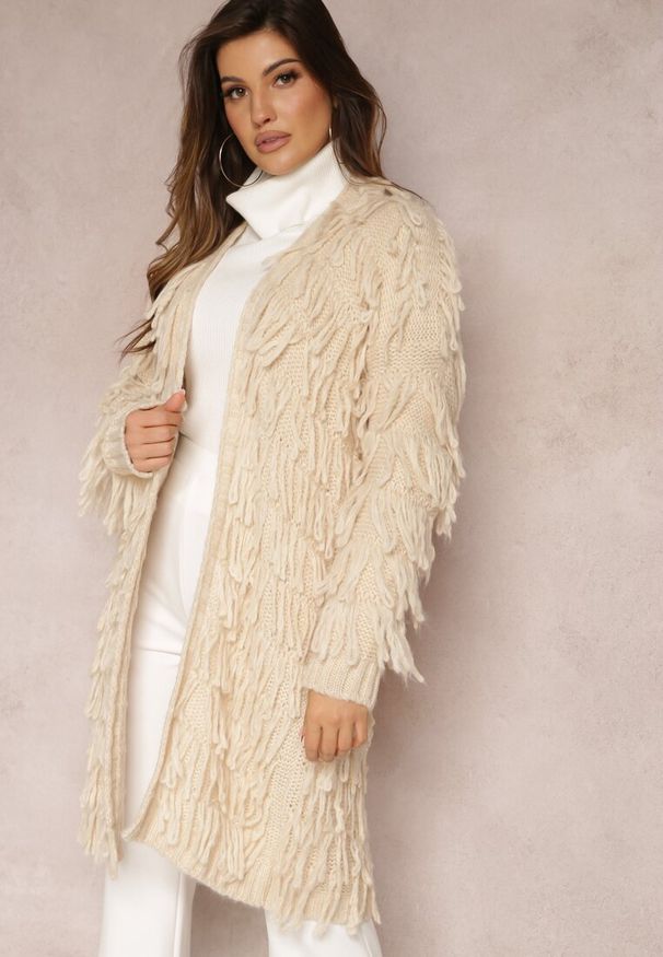 Renee - Jasnobeżowy Niezapinany Kardigan w Ozdobne Frędzle Massawa. Kolor: beżowy. Styl: elegancki