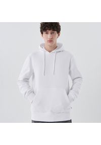 Cropp - Biała bluza z kapturem - Biały. Typ kołnierza: kaptur. Kolor: biały. Materiał: bawełna, dzianina. Wzór: gładki #1