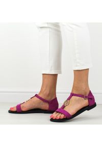 Fuksja płaskie sandały damskie Vinceza 17321. Okazja: na co dzień. Kolor: różowy. Materiał: zamsz. Sezon: wiosna, lato. Styl: klasyczny, casual, elegancki