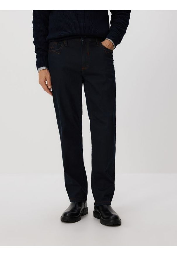 Reserved - Jeansy straight - granatowy. Kolor: niebieski