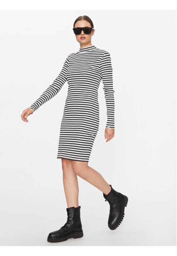 Vila Sukienka codzienna Thessa 14084483 Kolorowy Slim Fit. Okazja: na co dzień. Materiał: bawełna. Wzór: kolorowy. Typ sukienki: proste. Styl: casual