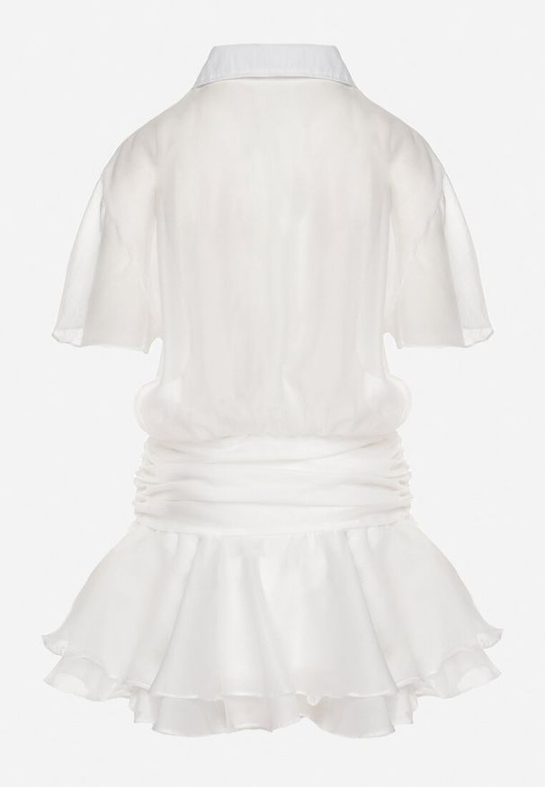 Born2be - Biała Koszulowa Sukienka z Krótkim Rękawem i Falbankami Miradira. Okazja: na co dzień. Typ kołnierza: kołnierz z falbankami. Kolor: biały. Długość rękawa: krótki rękaw. Wzór: aplikacja. Typ sukienki: koszulowe. Styl: klasyczny, casual, elegancki