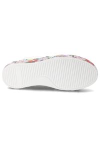 Sneakersy damskie Filippo, cholewka ze skóry naturalnej klasyczna niska forma z wiązaniem masywna platforma z dekoracyjnym wzorem wygodny miejski fas. Okazja: na co dzień. Zapięcie: sznurówki. Kolor: biały. Materiał: skóra. Szerokość cholewki: normalna. Wzór: kolorowy, kwiaty. Obcas: na platformie. Sport: turystyka piesza #2