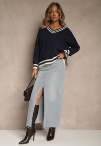 Renee - Granatowy Sweter Preppy z Dodatkiem Kaszmiru Lincire. Typ kołnierza: dekolt w serek. Kolor: niebieski. Materiał: kaszmir. Wzór: aplikacja. Styl: elegancki #6