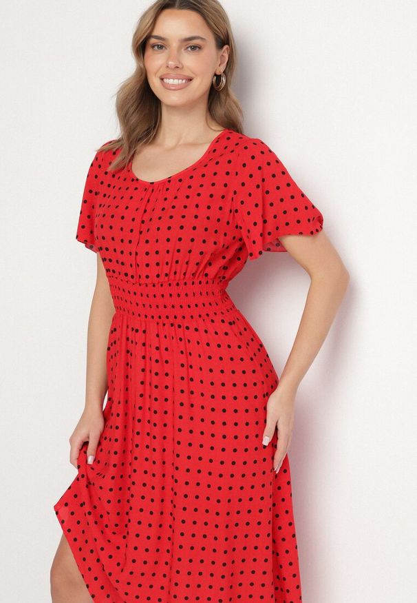 Born2be - Czerwona Sukienka z Bawełny Rozkloszowana w Kropki Toliennea. Okazja: na co dzień. Kolor: czerwony. Materiał: bawełna. Wzór: kropki. Styl: casual