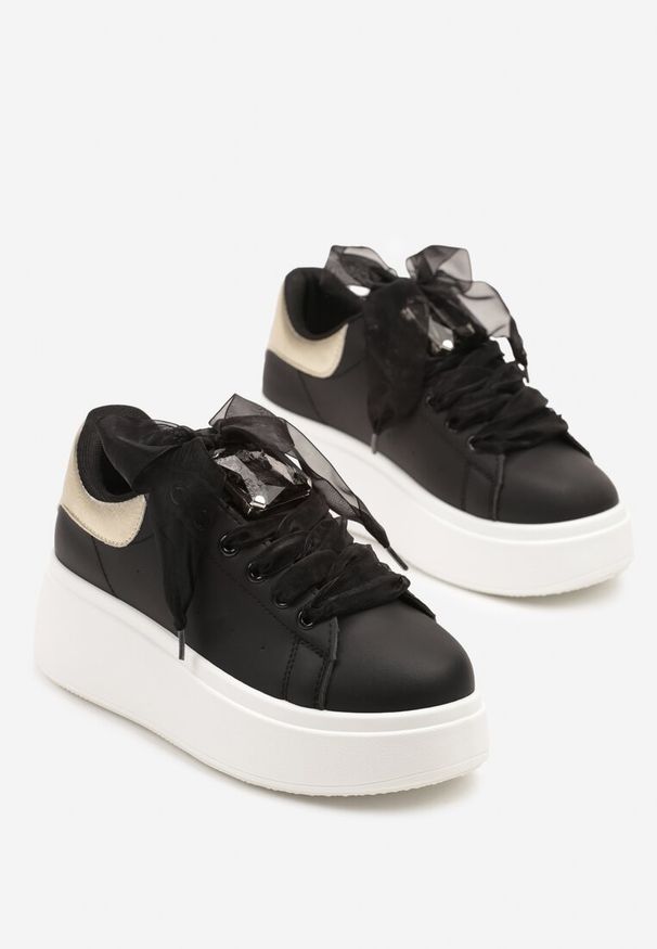 Renee - Czarne Sneakersy z Cyrkoniami Vivioriana. Okazja: na co dzień. Kolor: czarny. Materiał: jeans. Wzór: aplikacja. Obcas: na obcasie. Wysokość obcasa: średni