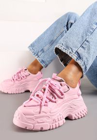 Renee - Różowe Sneakersy z Podwójnymi Sznurówkami i Tłoczoną Platformą Luppoa. Kolor: różowy. Materiał: jeans, dzianina. Obcas: na platformie #4