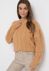 Born2be - Brązowy Sweter w Warkoczykowy Splot Biggesa. Kolor: brązowy. Długość rękawa: długi rękaw. Długość: długie. Wzór: ze splotem. Styl: klasyczny #3