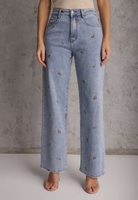 Renee - Niebieskie Szerokie Jeansy z Bawełną High Waist z Haftowanym Wzorem Donlopes. Okazja: na co dzień. Stan: podwyższony. Kolor: niebieski. Wzór: haft. Styl: casual #8