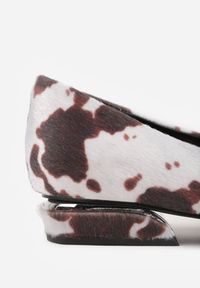 Renee - Brązowe Czółenka Balerinki Vices w Krowie Łaty z Noskiem w Szpic i Skórzaną Wkładką Falennea. Okazja: na co dzień. Nosek buta: szpiczasty. Kolor: brązowy. Materiał: skóra. Wzór: aplikacja. Obcas: na obcasie. Styl: casual, elegancki, klasyczny. Wysokość obcasa: niski #6